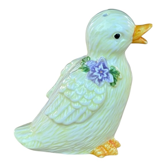 Avon Gift Collection Springtime Salt and Pepper Shakers Duck and Eggs Shakers - Picture 5 of 15
